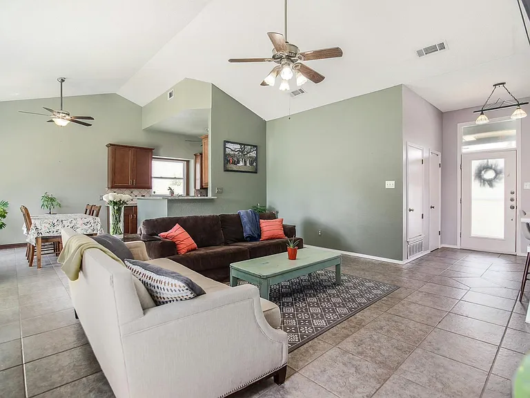 709 Sapling Cv — Photo 8