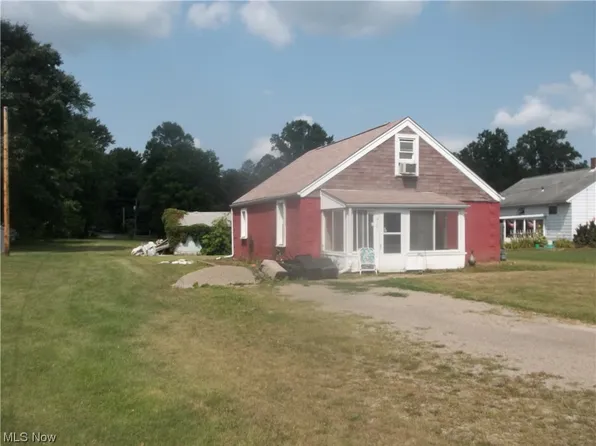 610 2nd Ave SW, Beach City, OH 44608