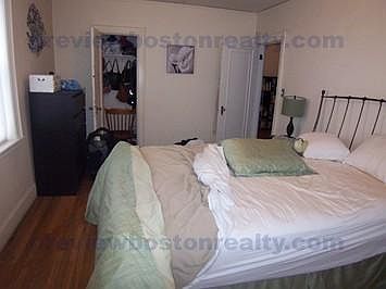2nd image of 2045 Commonwealth Ave #D24