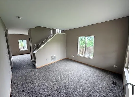 3 bed, 1382 sqft, $2,395 — Photo 2