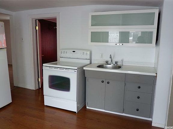 4th image of 31 Lillooet St W