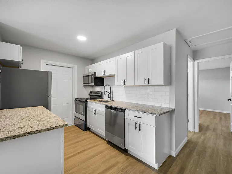 5106 E Columbus Dr — Photo 6