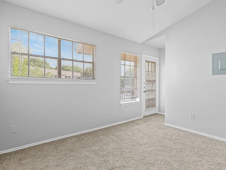 1815 River Crossing Cir #D — Photo 23