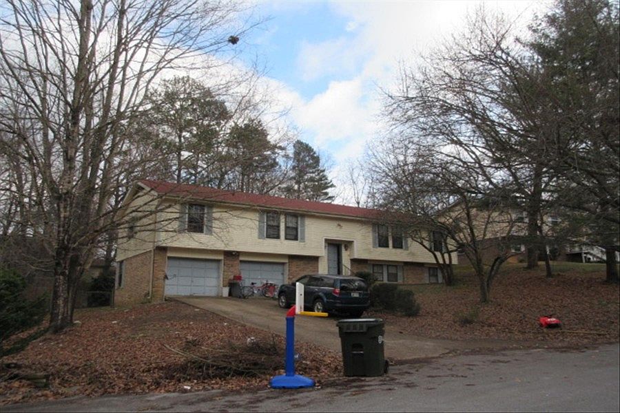 1st image of 2810 Saint Johns Ln