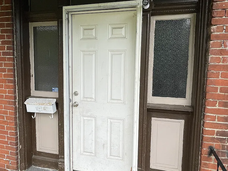 1250 Blackadore Ave — Photo 5