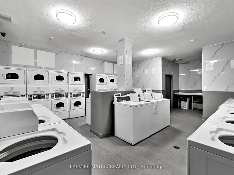 65 Thorncliffe Park Dr #1411 — Photo 28