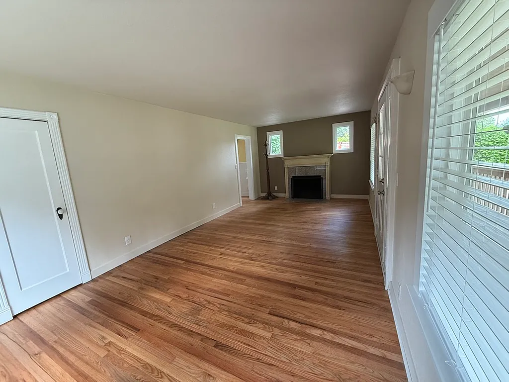 3 bed, 1258 sqft, $2,600 — Photo 3