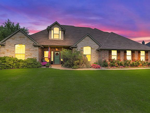2nd image of 3800 Upper Lake Cir