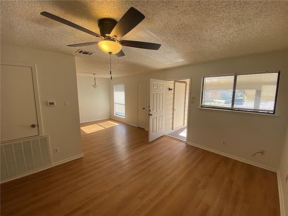4th image of 7000 Oak Meadow Cir