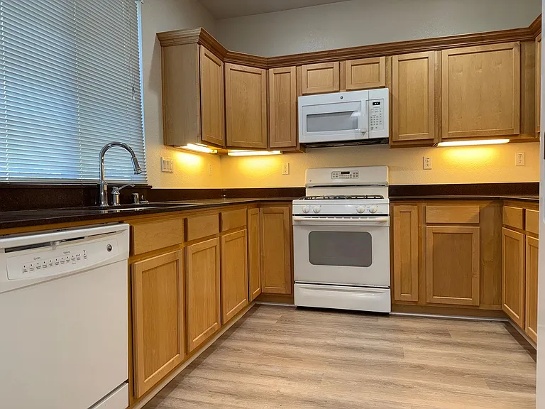 8457 Old Oak Rd — Photo 2
