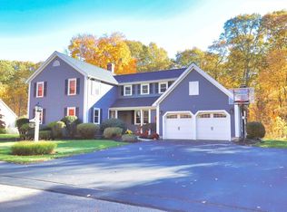 17 Fairway Ln, Medway, MA 02053