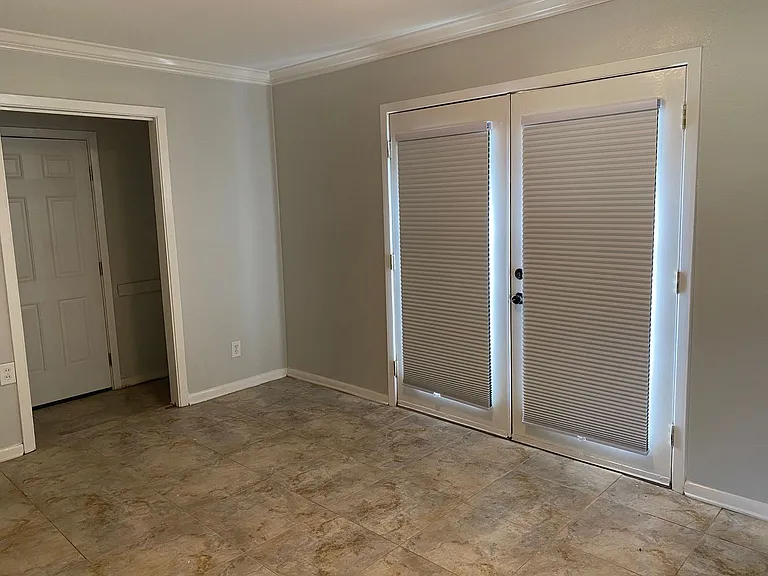 5745 Roma Dr — Photo 11