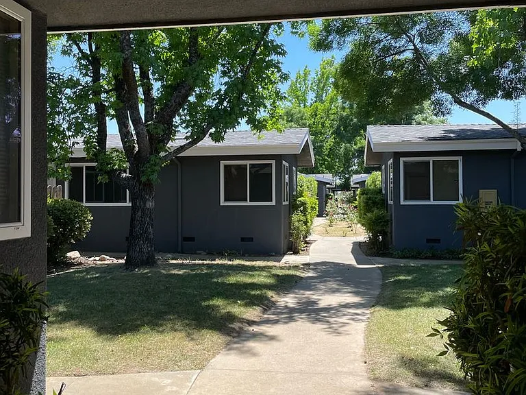 54 Grand Avenue — Photo 15