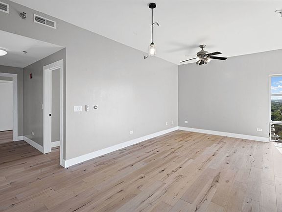 4th image of 100 N Hermitage Ave Unit 908