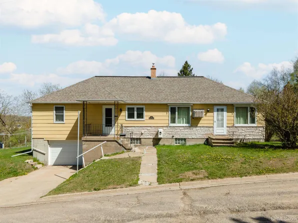 37 N Washington Ave, Iron River, MI 49935