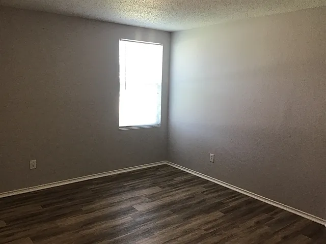 1313 Cherokee Rose Ln — Photo 17