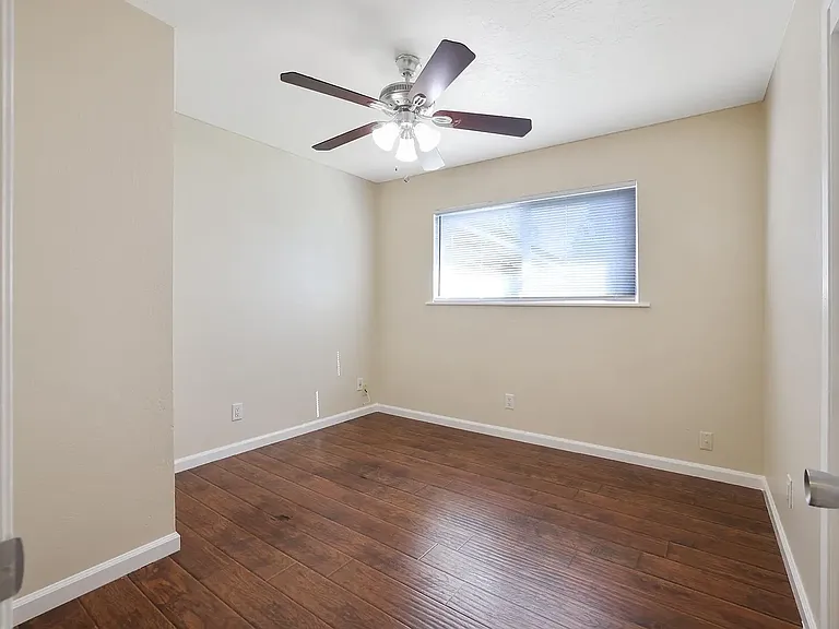 4335 W Tulare Ave — Photo 13