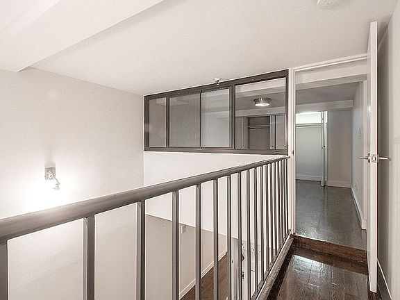 5th image of 153 E 32nd St Lbby Lb