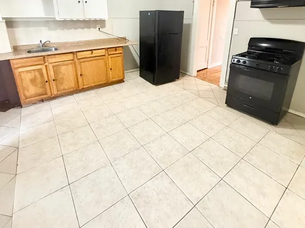 58 Spruce St #1, West Haven, CT 06516