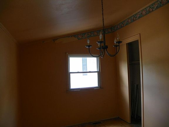 5th image of 2500 Truman Ave