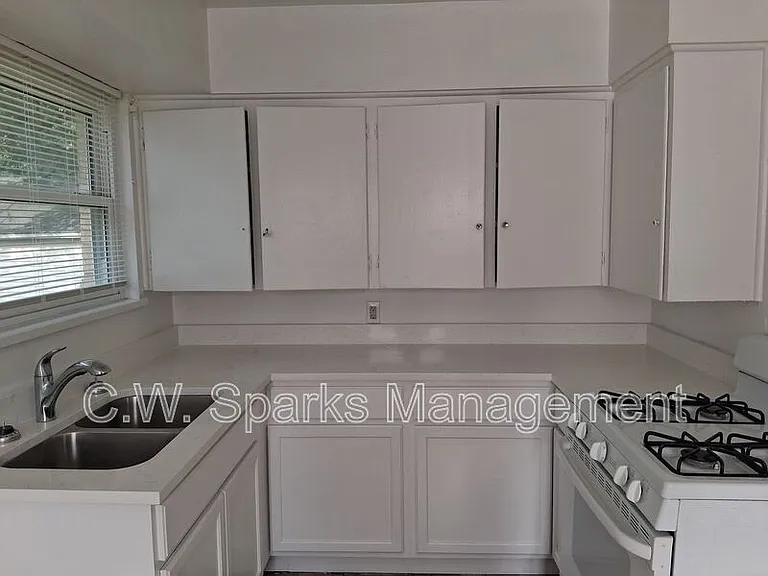 3019 Avon St — Photo 7