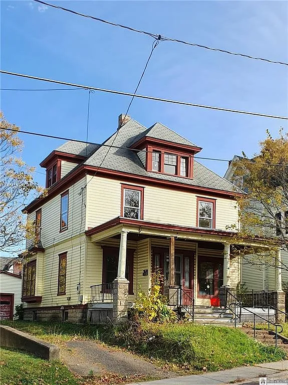259 Forest Ave photo 1