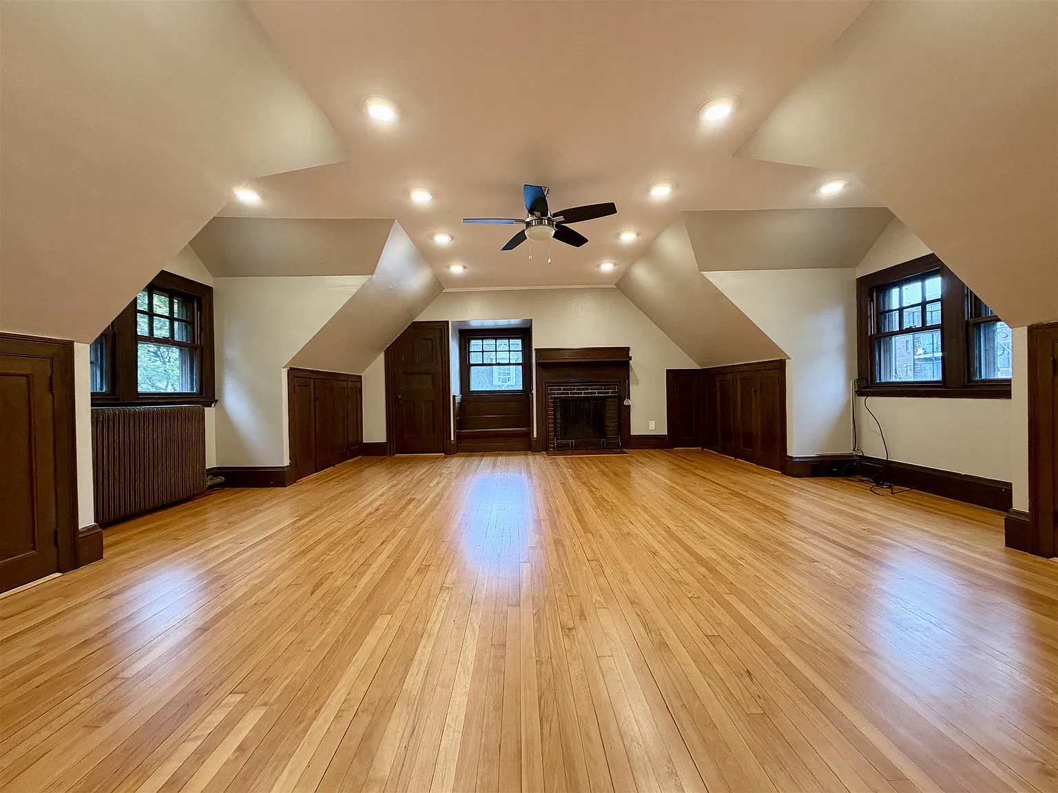 1 bed, 900 sqft, $2,800 — Photo 2