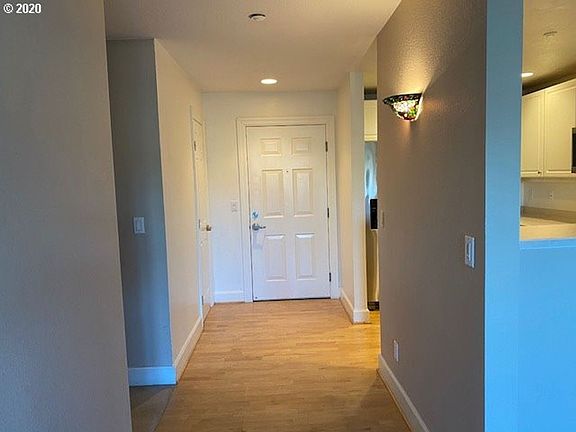 5th image of 520 SE Columbia River Dr APT 320