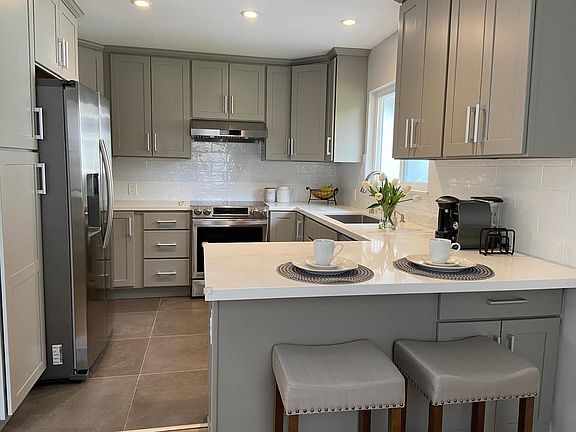 3rd image of 105 Highland Oaks Dr