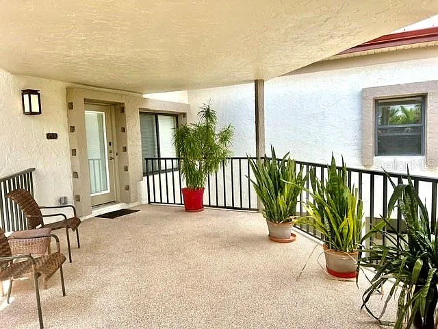 2 bed, 2.0 bath, 1547 sqft, $5,350 — Photo 2