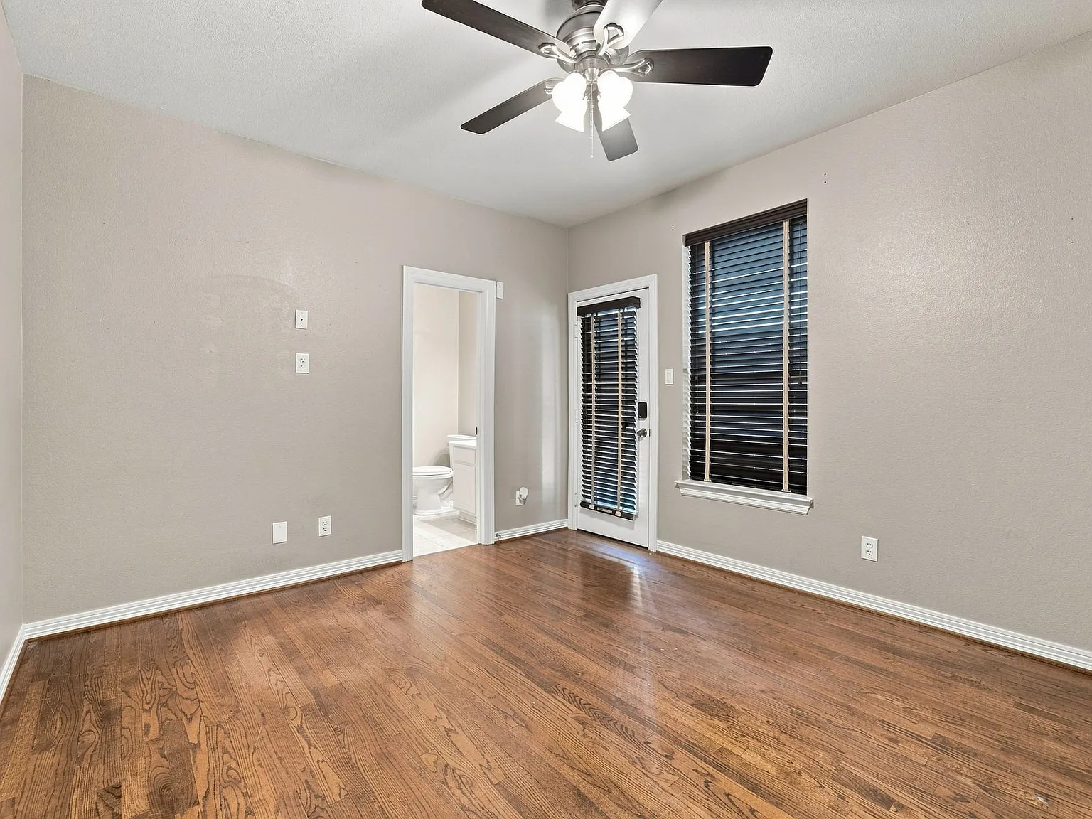 3 bed, 2282 sqft, $4,500 — Photo 3
