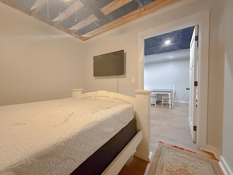 209 S Church St — Photo 12