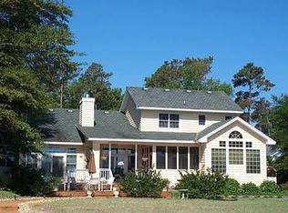 6037 Martins Point Rd, Kitty Hawk, NC 27949