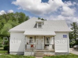 1427 9th St #1, Charleston, IL 61920