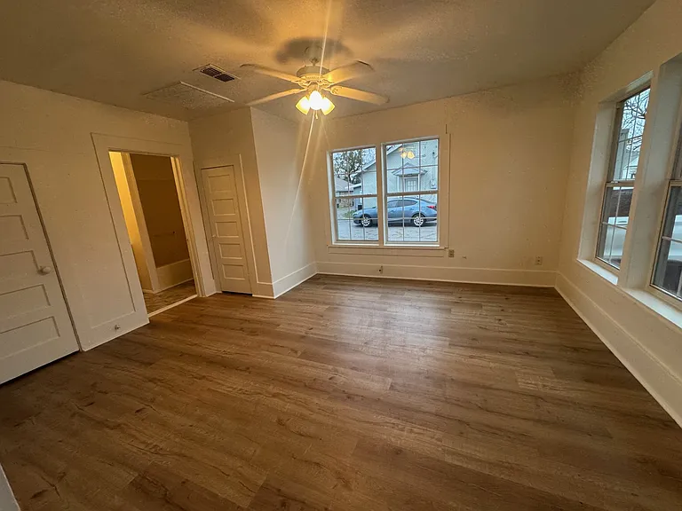467 N Paddock St — Photo 3