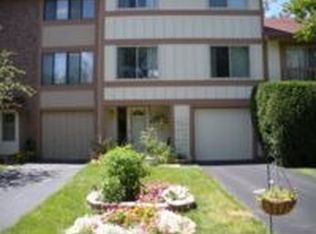 556 Chisholm Ct, Roselle, IL 60172