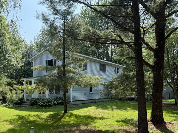 1658 66th St, Fennville, MI 49408