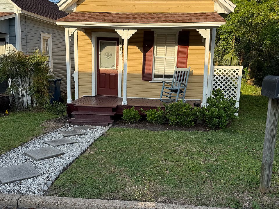 Front of cottage from Reynolds Street