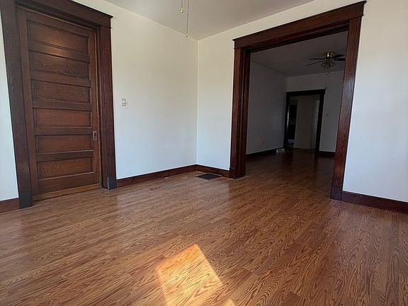 5th image of 414 E 9th St