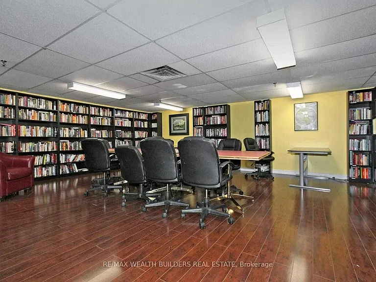 77 Maitland Pl #207 — Photo 4