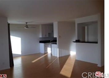 2nd image of 940 Larrabee St #404