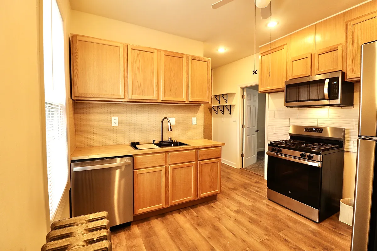 Building Photo - 3807 N Narragansett Ave #2