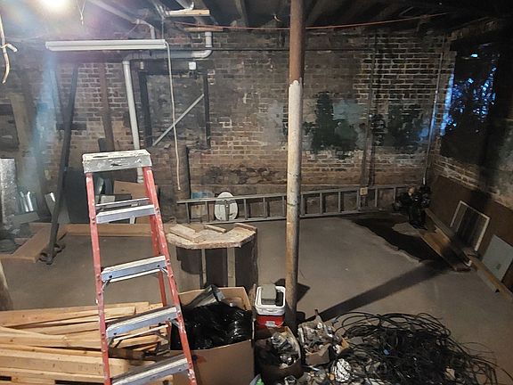 3rd image of 3035 W Washington Blvd