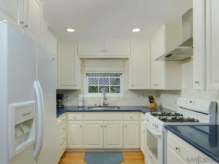 1045 Adella Ave — Photo 6
