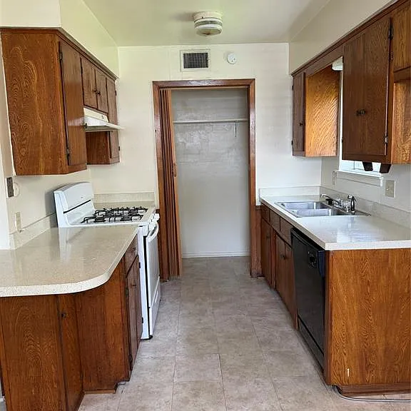 3002 Stanford St #B — Photo 2