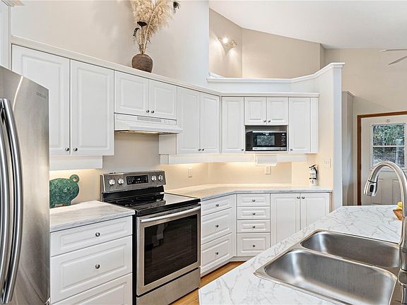 2nd image of 1990 Rena Rd