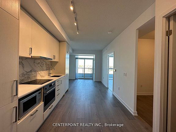 3rd image of 60 Honeycrisp Cres #615