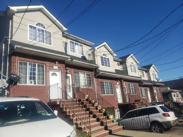 633 Goethals Road North image 1 of 4