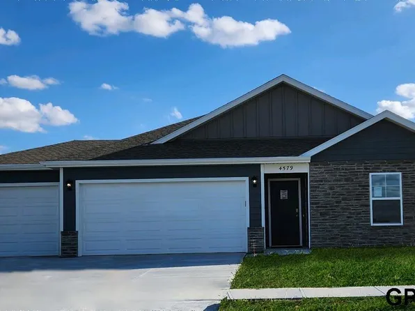 4765 E Elizabeth Ct, Fremont, NE 68025