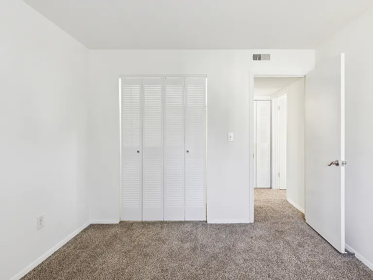 Fairway Club Apartments — Photo 62